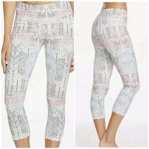 Fabletics salar geo arctic Capri leggings large